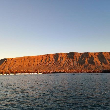 Hotel Magnifico Barco En La Graciosa Caleta de Sebo Esterno foto