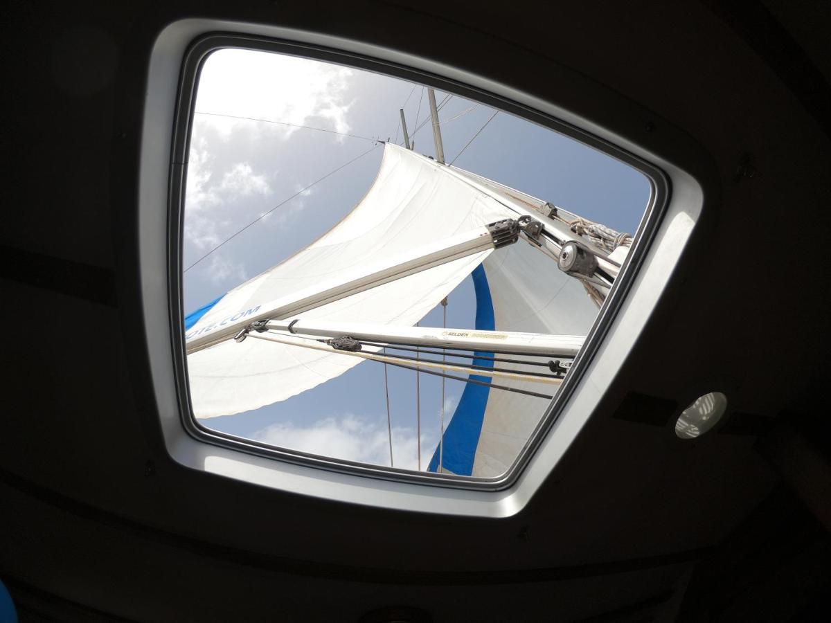 Hotel Magnifico Barco En La Graciosa Caleta de Sebo Esterno foto