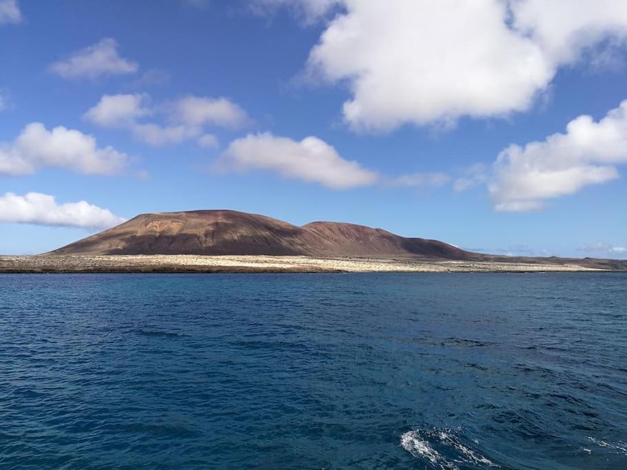 Hotel Magnifico Barco En La Graciosa Caleta de Sebo Esterno foto