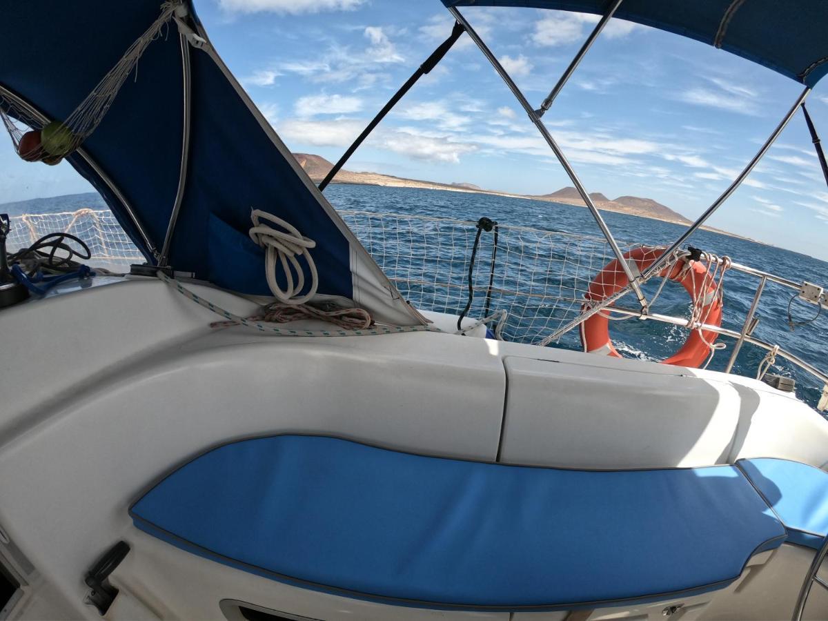 Hotel Magnifico Barco En La Graciosa Caleta de Sebo Esterno foto