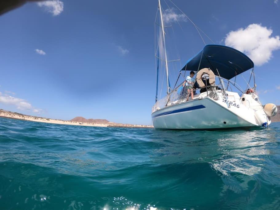 Hotel Magnifico Barco En La Graciosa Caleta de Sebo Esterno foto