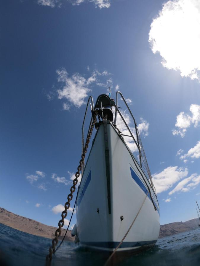 Hotel Magnifico Barco En La Graciosa Caleta de Sebo Esterno foto