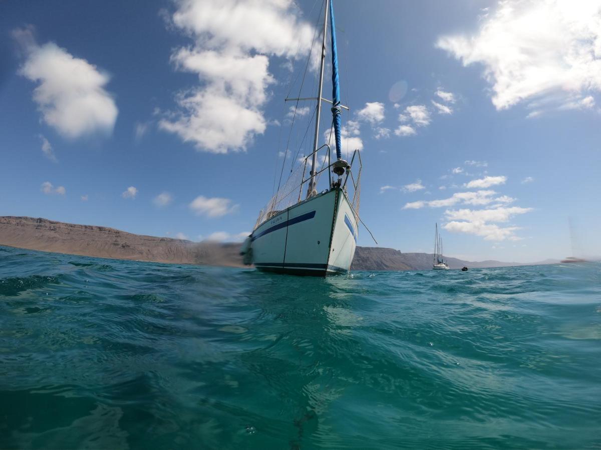 Hotel Magnifico Barco En La Graciosa Caleta de Sebo Esterno foto