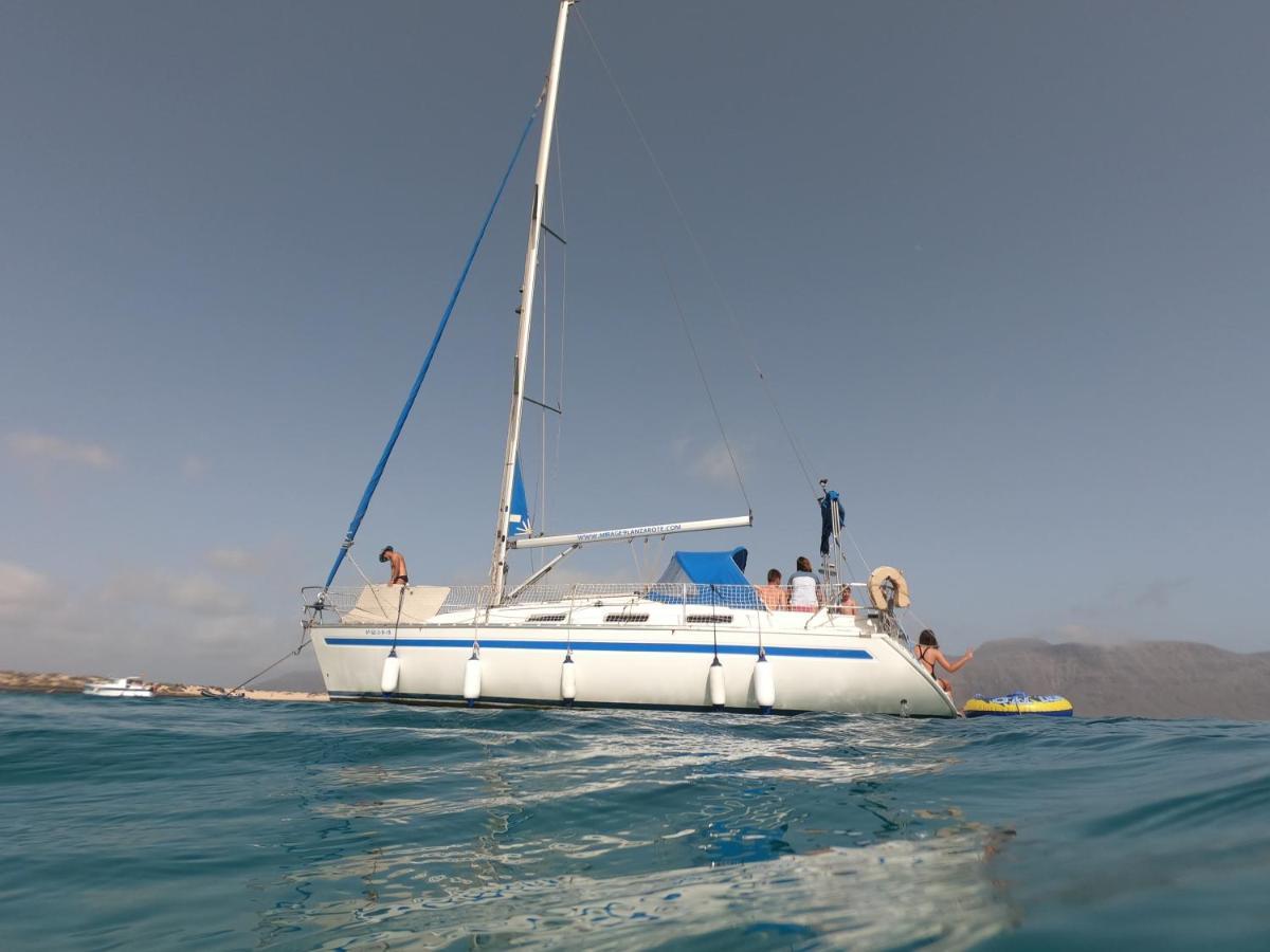 Hotel Magnifico Barco En La Graciosa Caleta de Sebo Esterno foto