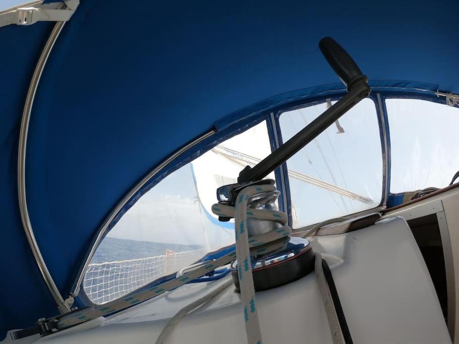 Hotel Magnifico Barco En La Graciosa Caleta de Sebo Esterno foto
