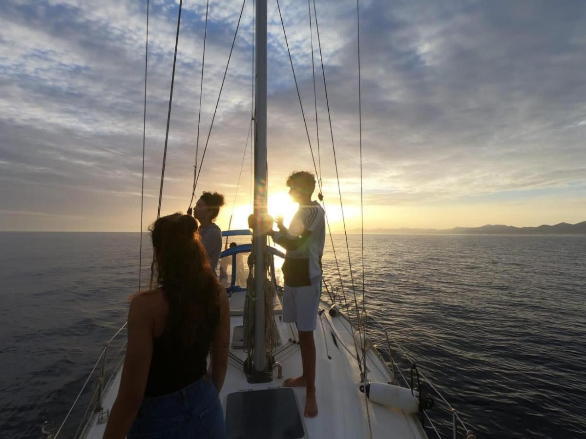 Hotel Magnifico Barco En La Graciosa Caleta de Sebo Esterno foto