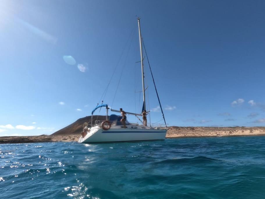 Hotel Magnifico Barco En La Graciosa Caleta de Sebo Esterno foto