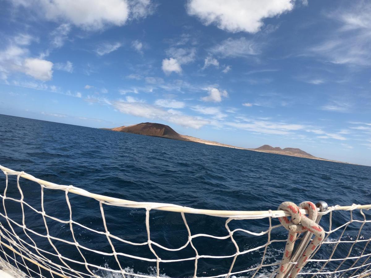 Hotel Magnifico Barco En La Graciosa Caleta de Sebo Esterno foto