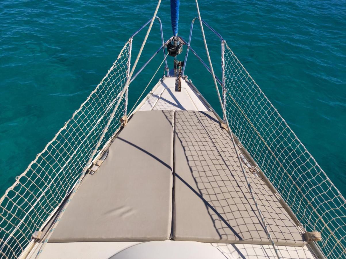 Hotel Magnifico Barco En La Graciosa Caleta de Sebo Esterno foto