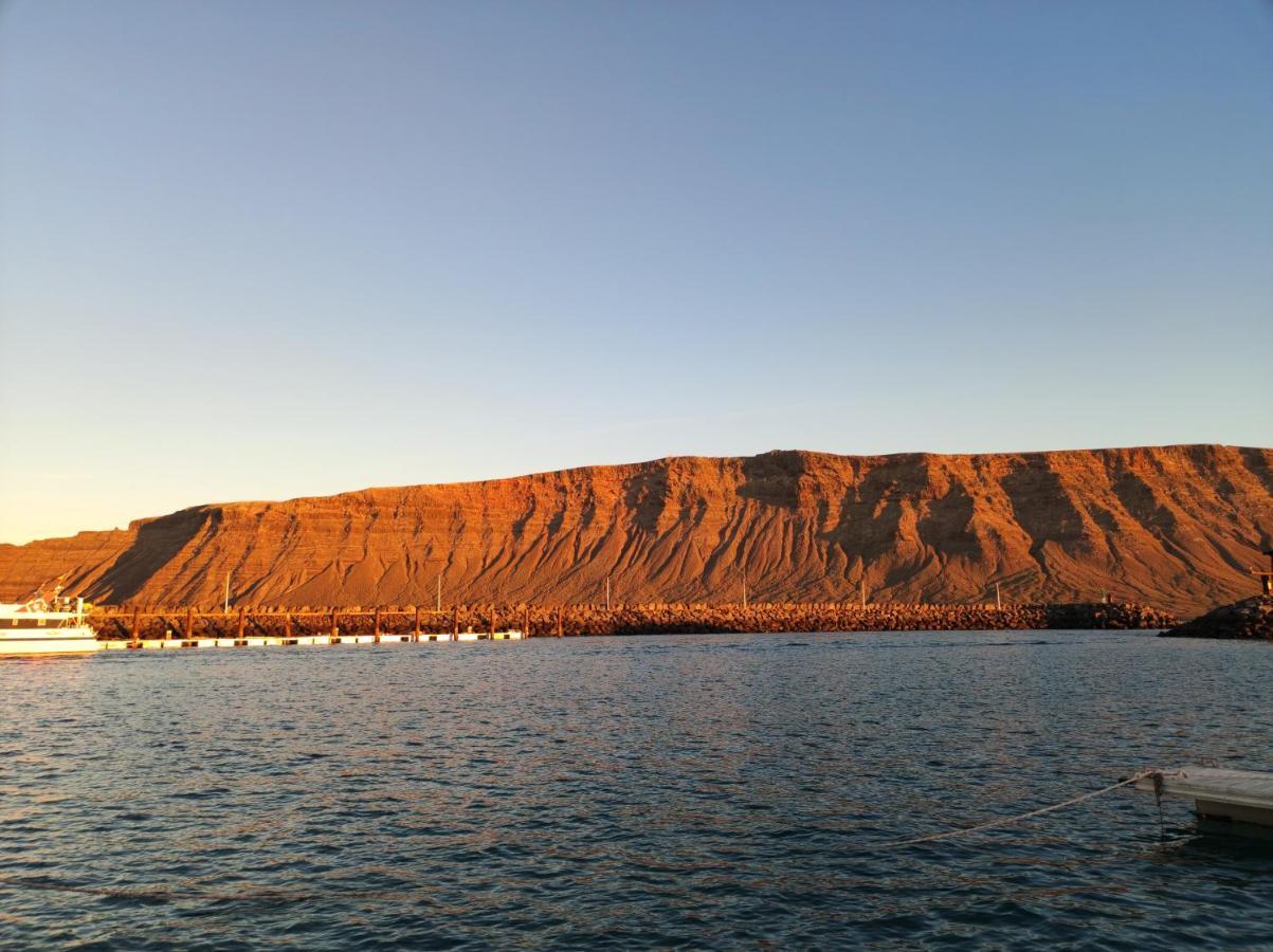 Hotel Magnifico Barco En La Graciosa Caleta de Sebo Esterno foto